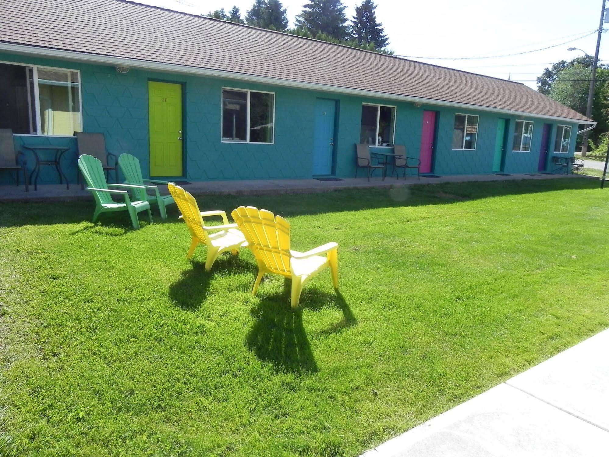 Naramata Courtyard Suites Exterior photo